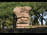 02618 ostia - regio ii - insula ix - aula del gruppo di marte e venere (ii,ix,3) - bogenfragment - bli in ri norden.jpg